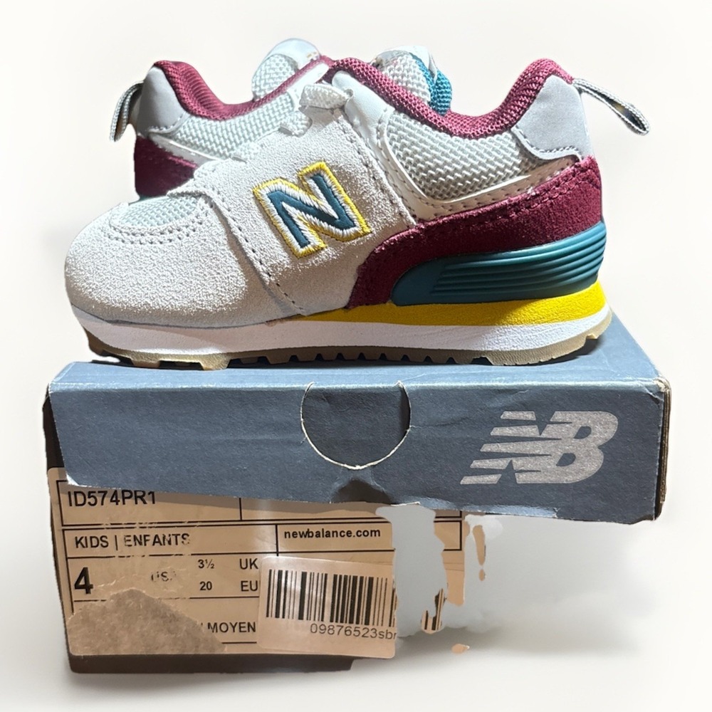 New Balance toddler sneakers sz 4c, like new